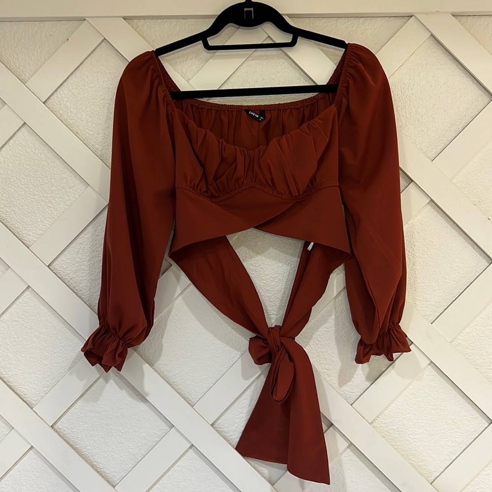 SHEIN Tie Crop Top